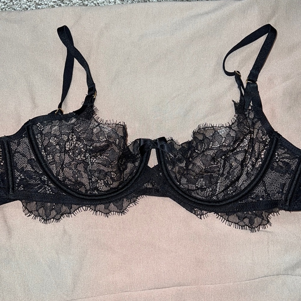 Victoria’s Secret 36B lacy bralette. Never worn